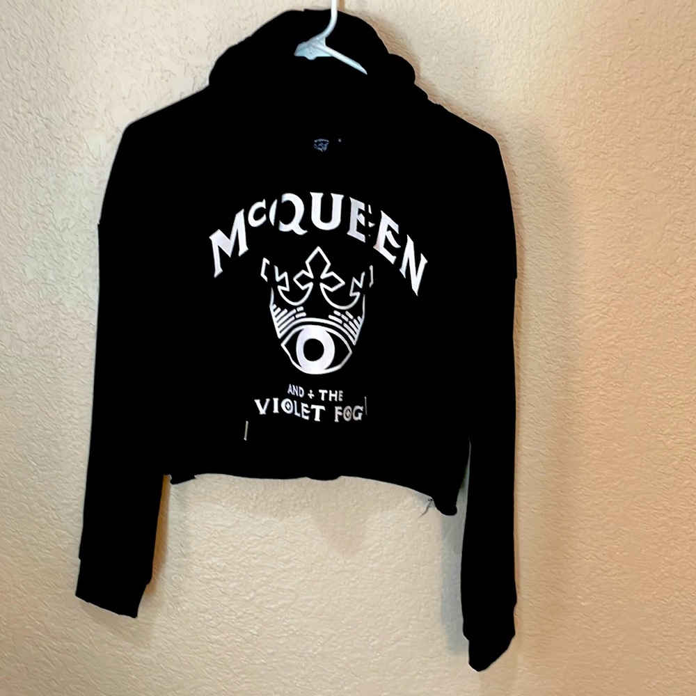 McQueen and Violet fog size S Black hooded, shirt,